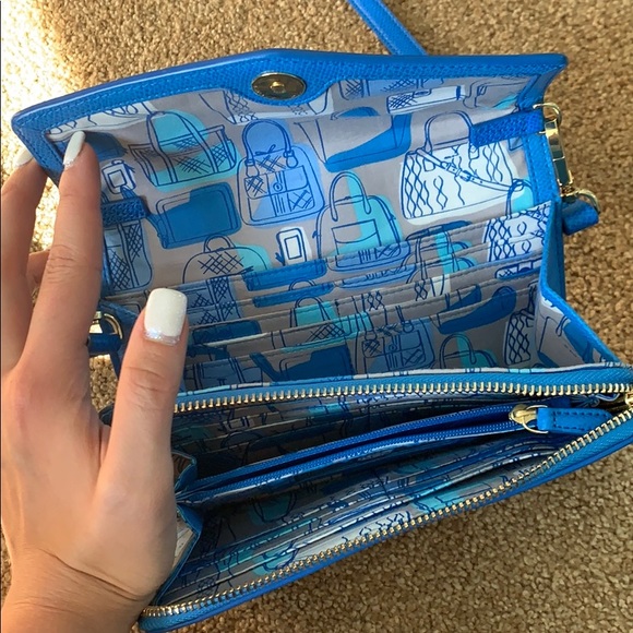 Vera Bradley purse! Practically new. Barely used - Picture 2 of 4